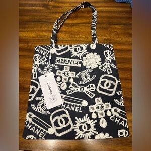 CHANEL Small Graphic Black and White Tote